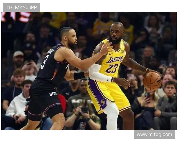 詹姆斯准三双独木难支球队